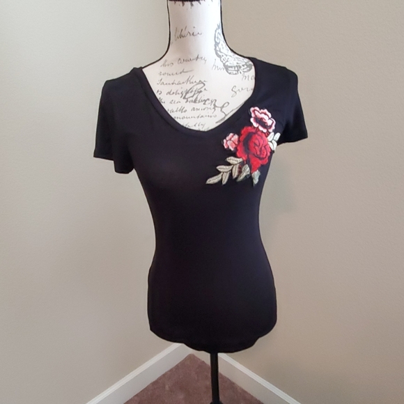 New black v neck top with rose XS - Picture 1 of 5